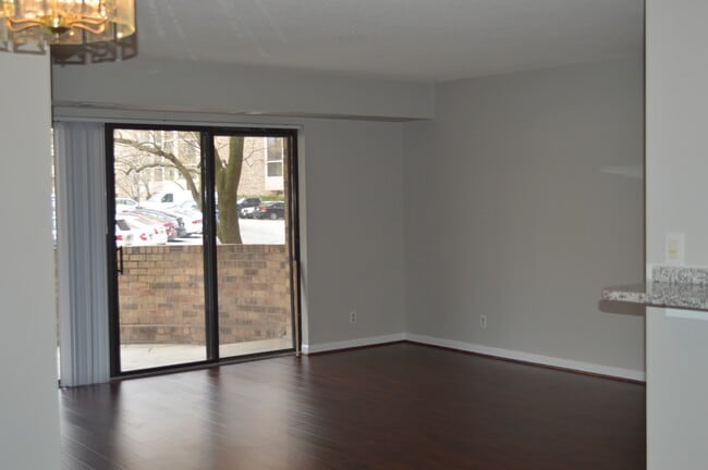 Building Photo - 5904 Mount Eagle Dr