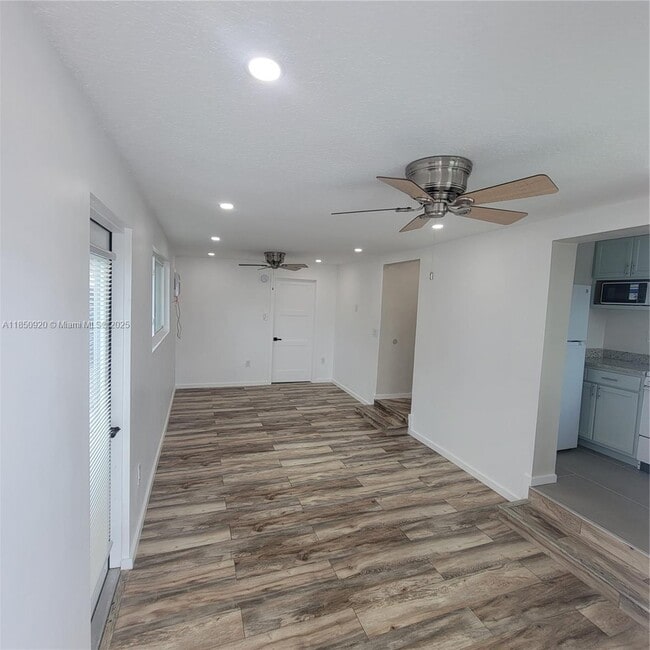 Building Photo - 1039 W 23rd St