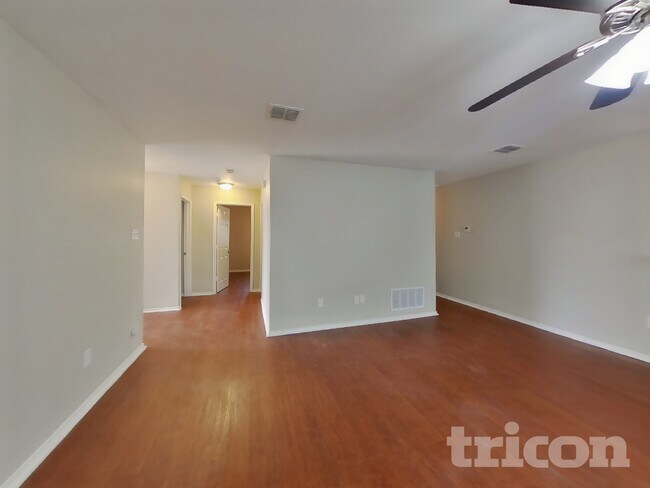 Foto del edificio - 2057 Wildwood Dr