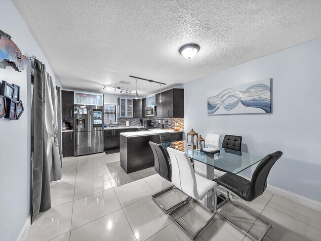 Foto del edificio - 2496 NW 99th Ave