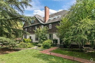 Building Photo - 158 Narragansett Ave