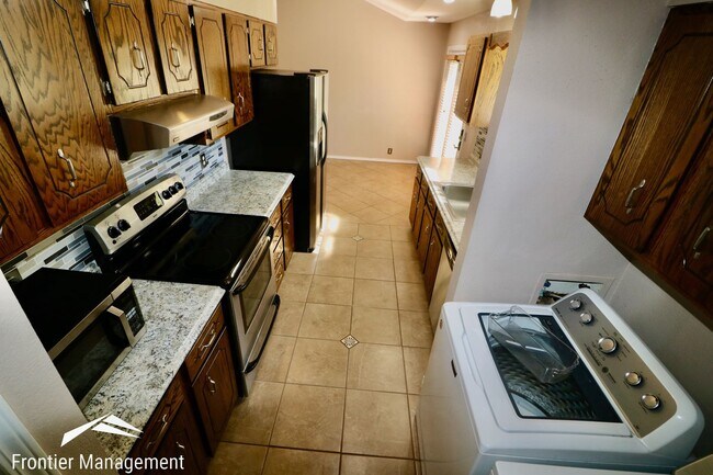 Foto del edificio - 2607 Rogers Blvd