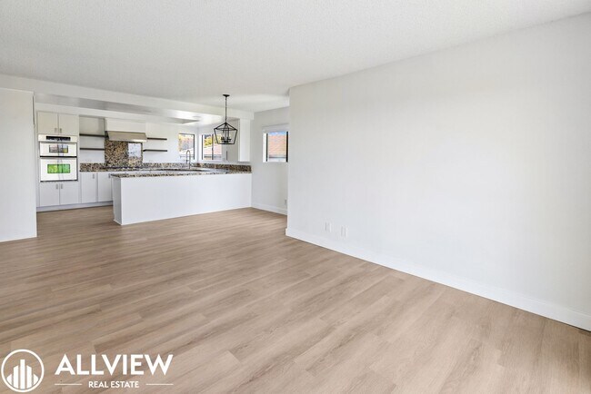 Foto del edificio - Recently Renovated Two-Story Home in Jasmi...
