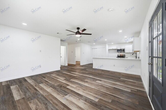 Foto del edificio - 5901 Farnsworth Ave