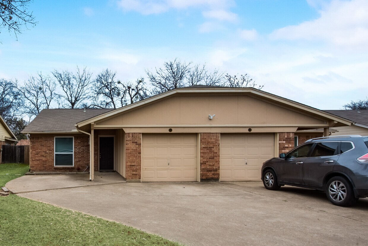 606 Billie Ruth Ln, Hurst, TX 76053 Townhome Rentals in Hurst TX