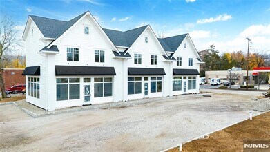 Building Photo - 445 Ramapo Valley Rd