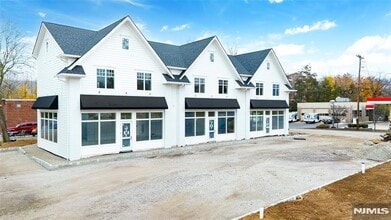 Building Photo - 445 Ramapo Valley Rd