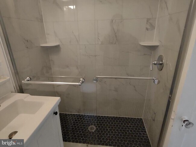 Foto del edificio - 5435 Torresdale Ave