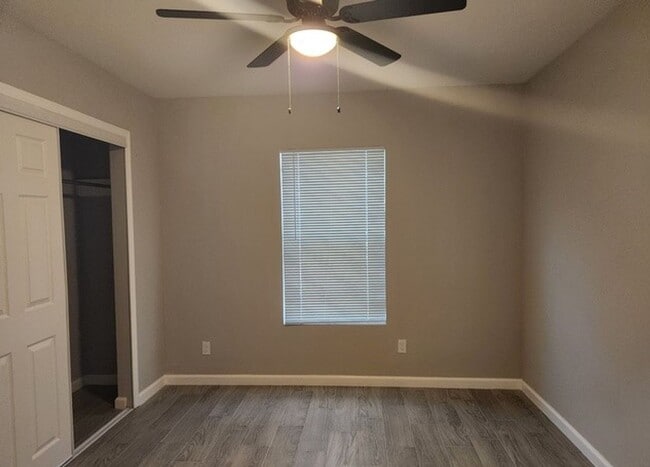 Building Photo - 302 Kenmar Dr
