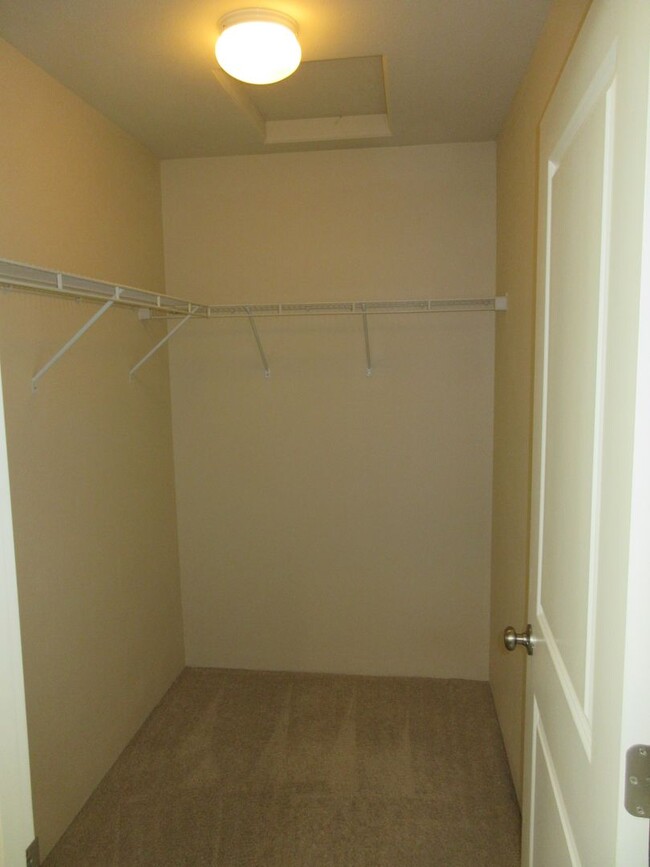 Building Photo - Newer 3 bedroom in South Salem