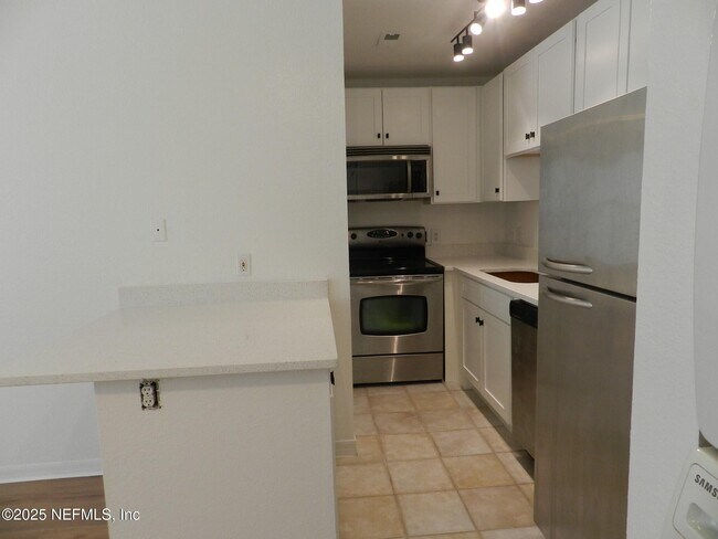 Foto del edificio - 13703 Richmond Park Dr N