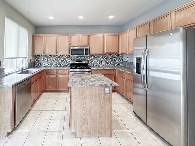 Foto del edificio - AVAILABLE NOW! Beautiful 4 Bedroom SOLAR Home in South Temecula For Rent!