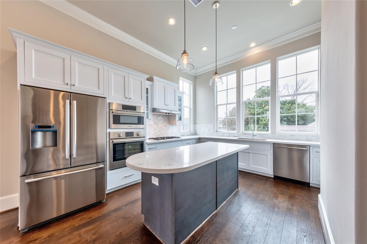 Foto principal - 2702 Harvard St