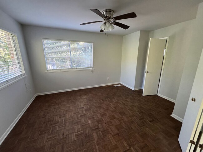 Foto del edificio - 2727 Lindsey Hollow Rd