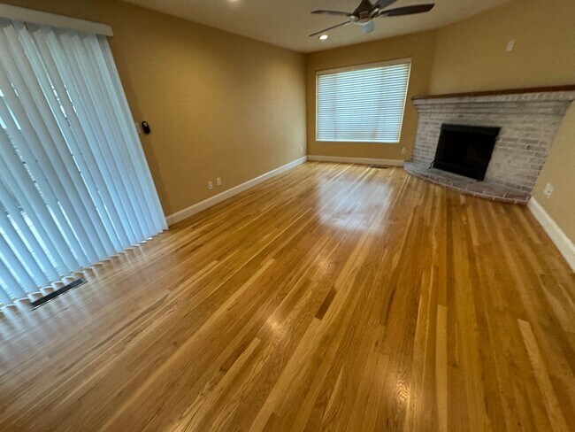 Foto del edificio - 913 Tara Pl