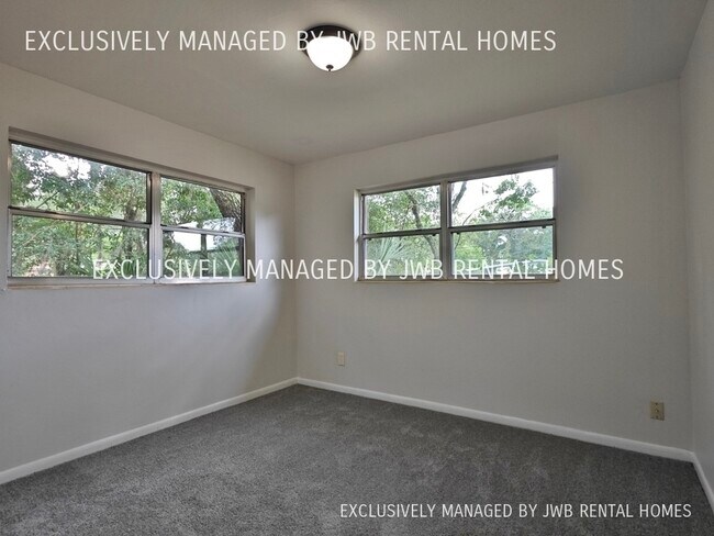 Building Photo - 1821 Agave Cir W