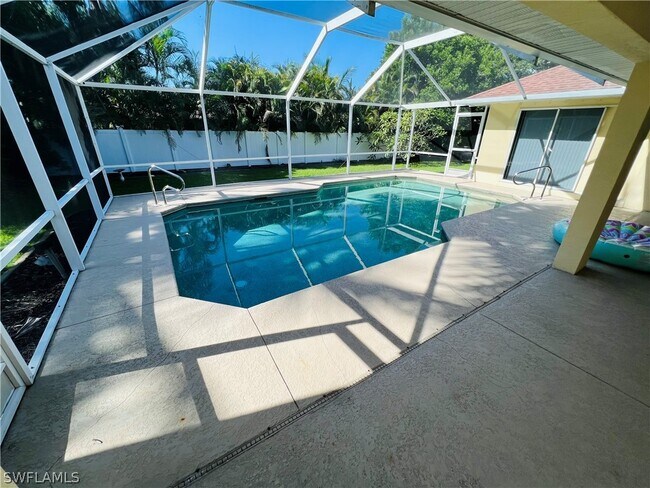 Foto del edificio - 234 SW 43rd St