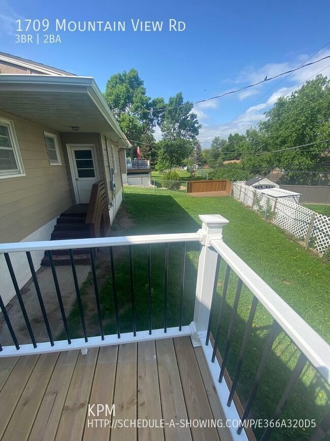 Building Photo - 3 BED | 1.5 BATH | DOUBLE GARAGE | WEST