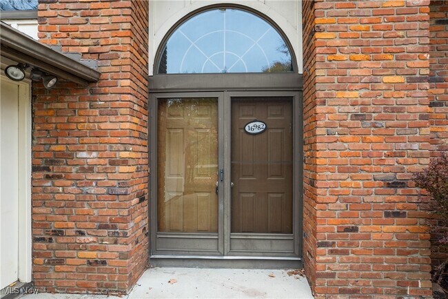 Foto del edificio - 16982 Bob White Cir