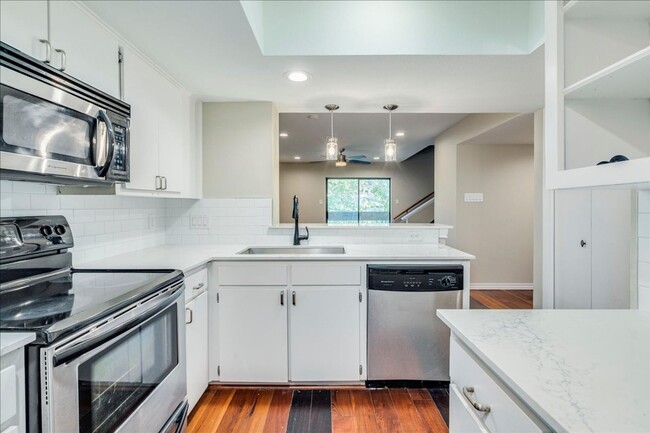 Building Photo - 1411 Norwalk-207