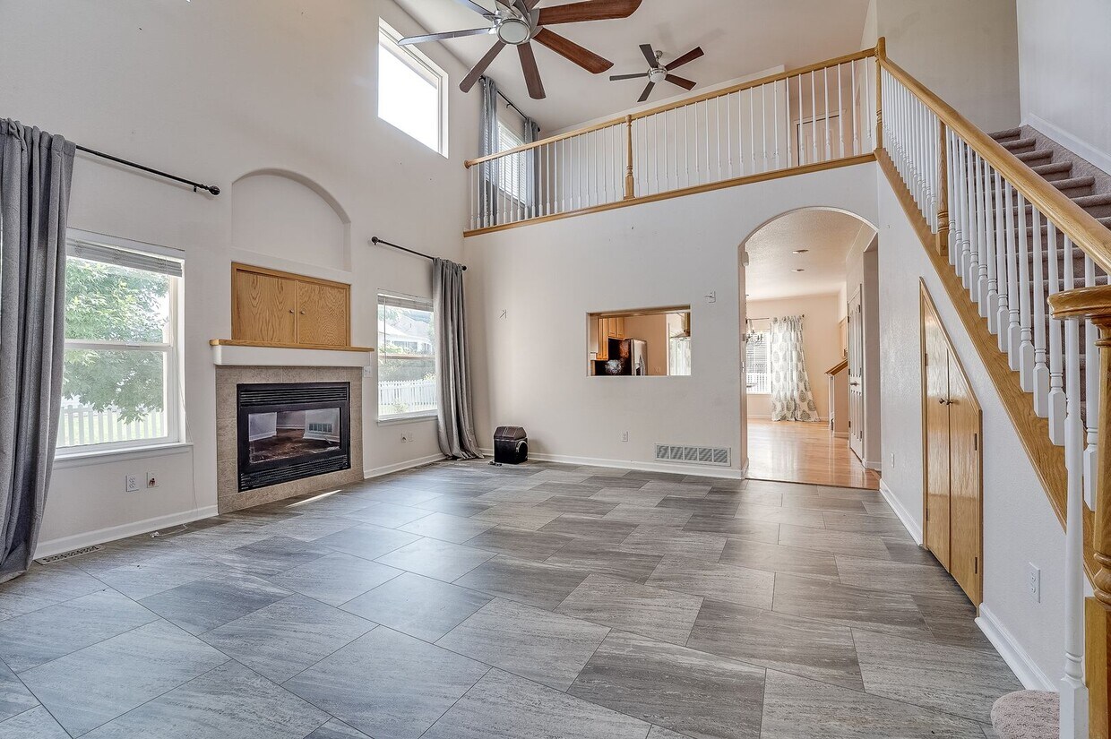 Foto principal - Elegant 3-Bedroom, 3-Bath Home in Prestigi...