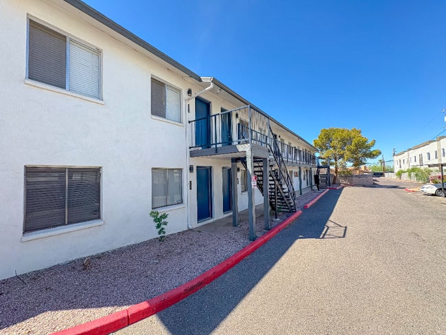 Building Photo - 1637 N 51st St