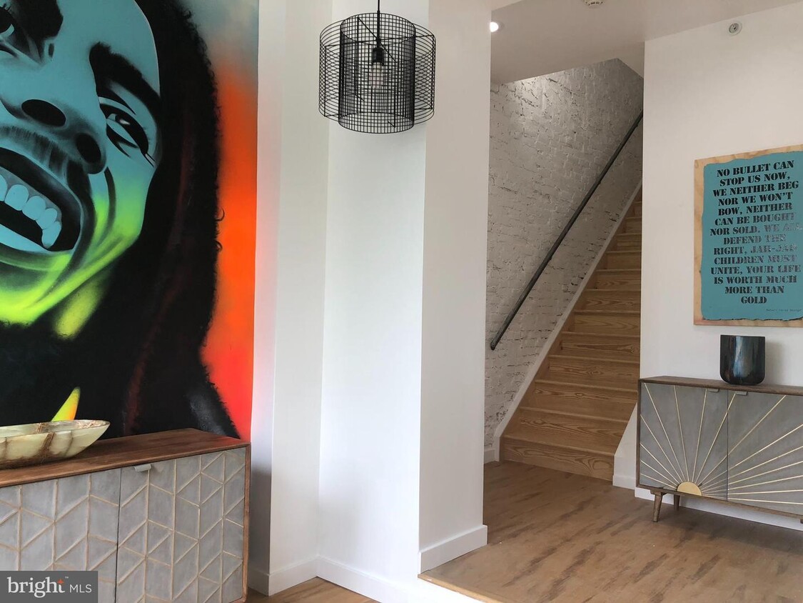 Foto principal - 4925 Catharine St