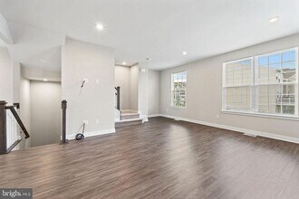 Building Photo - 2 Sparrow Cir