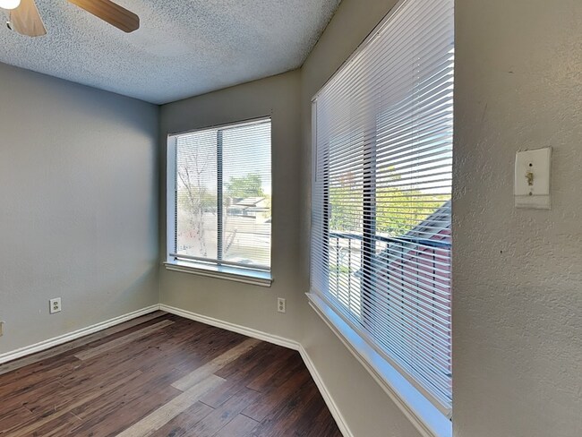 Foto del edificio - 9805 Walnut St