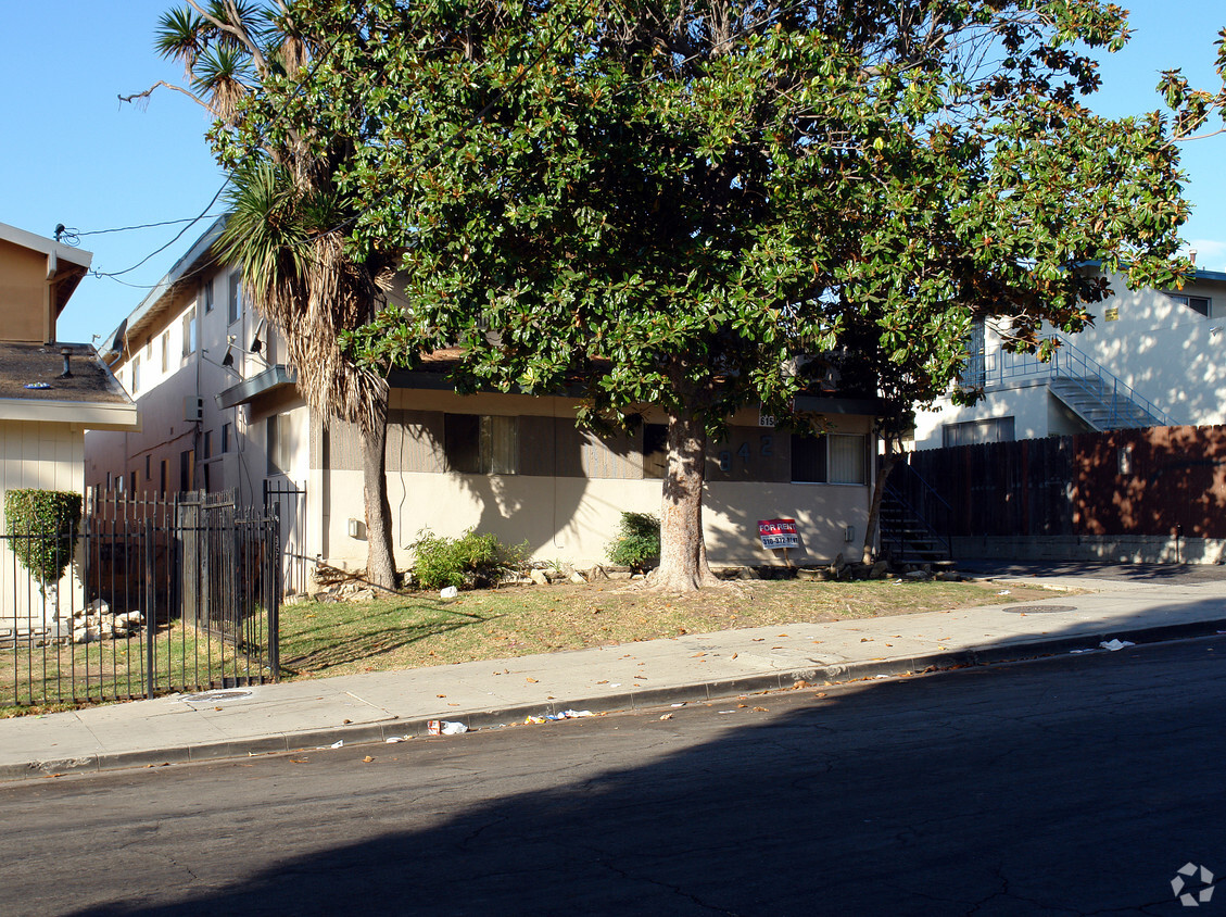 Building Photo - 842 Victor Ave