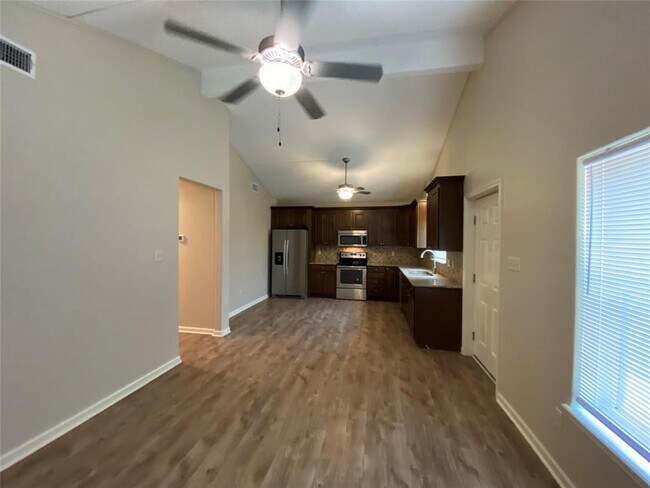 Foto del edificio - 140 Huisache St