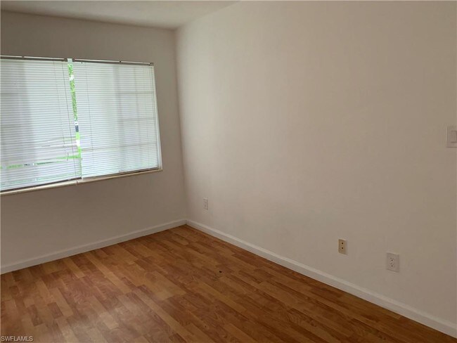 Foto del edificio - 903 Perry Ave