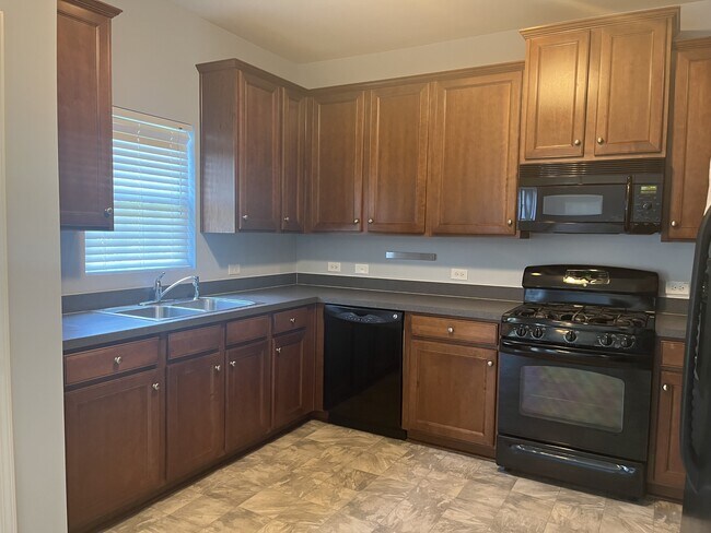 Foto del edificio - 292 Mayfield Dr
