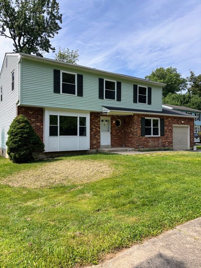 Building Photo - 5 Firethorn Ct