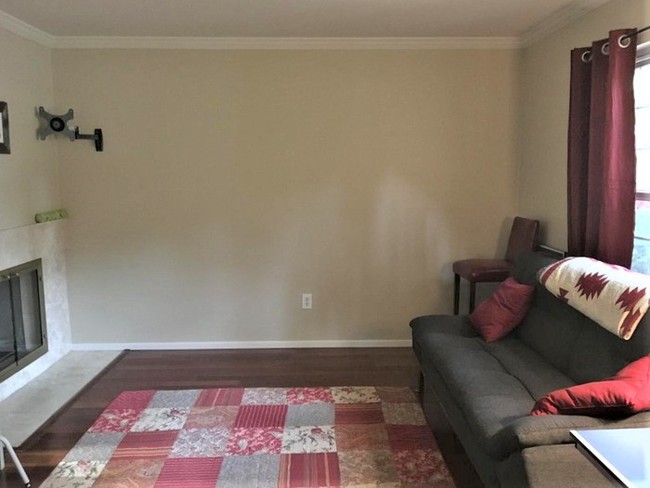 Foto del edificio - Beautiful 3 Bedroom Townhome in The Knolls!