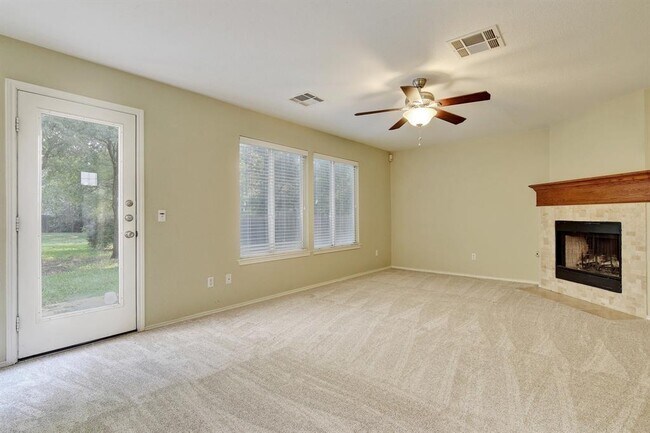 Foto del edificio - 7168 Ridge Oak Rd