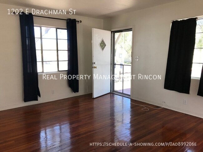 Building Photo - DARLING!!  1 bedroom, 1 bathroom!