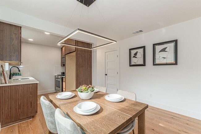 Building Photo - 1813 Magnolia Dr