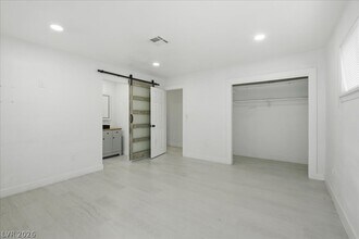 Building Photo - 4013 Esmeralda Ave