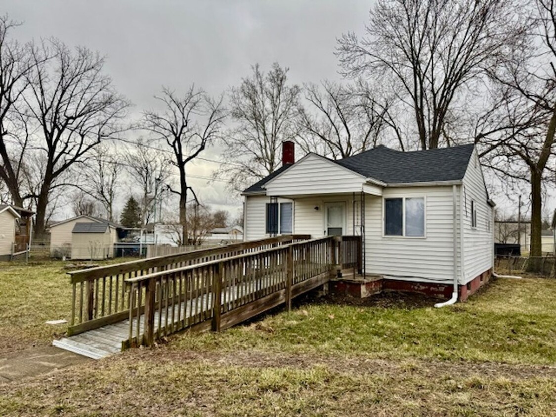 Primary Photo - 2 Bedroom, 1 Bath Bungalow in Moraine