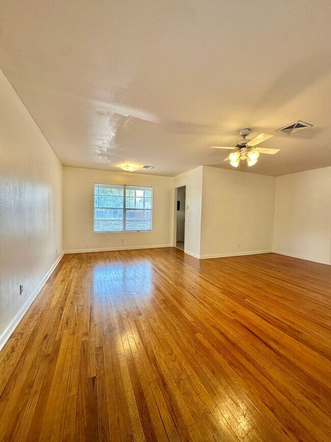 Foto del edificio - COMING AVAILABLE IN JULY - 3 Bedroom Home ...