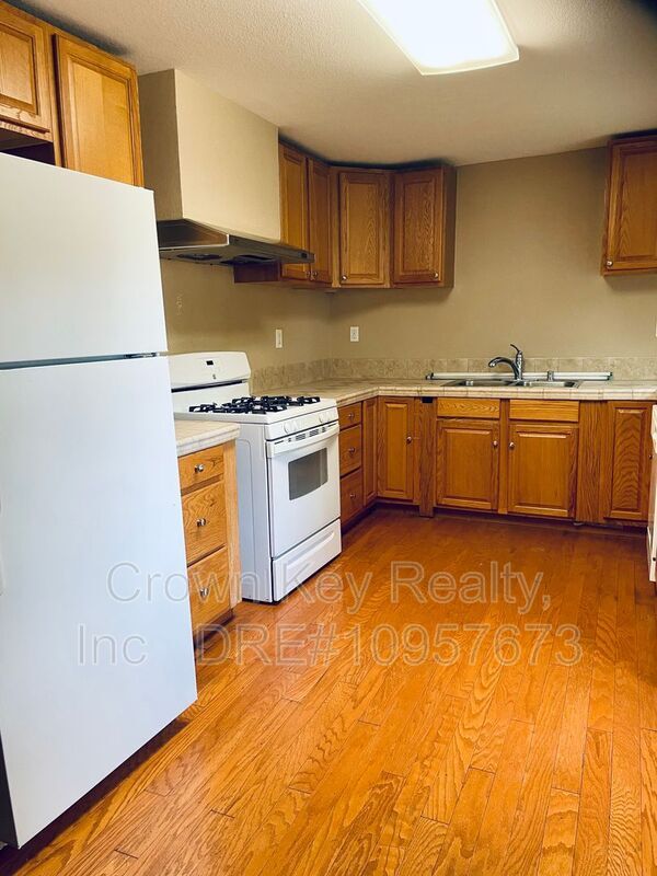 87 E 7th St Unit B, Tracy, CA 95376 Condo for Rent in Tracy, CA