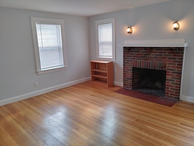 Building Photo - 35 Maplewood St