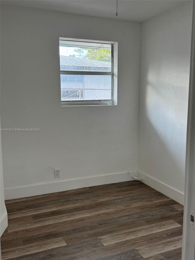 Foto del edificio - 1035 N Andrews Ave