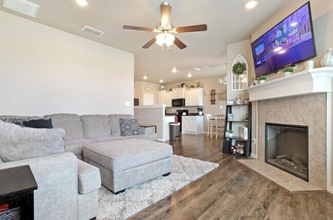 Foto del edificio - **BEAUTIFUL FOX RIDGE ADDITION HOME**