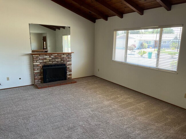Foto del edificio - 4604 Cherry Avenue