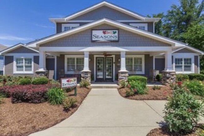 Clubhouse fitness center - 200 Vista Lake Dr