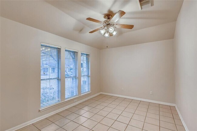 Building Photo - 6017 Mesa Verde Cir