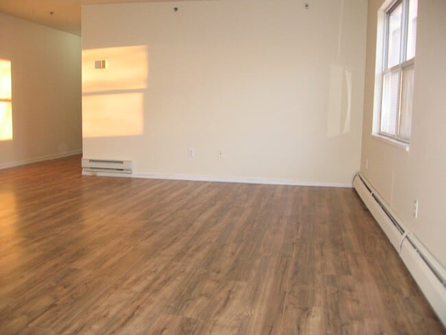 Building Photo - 641 S Woodward St