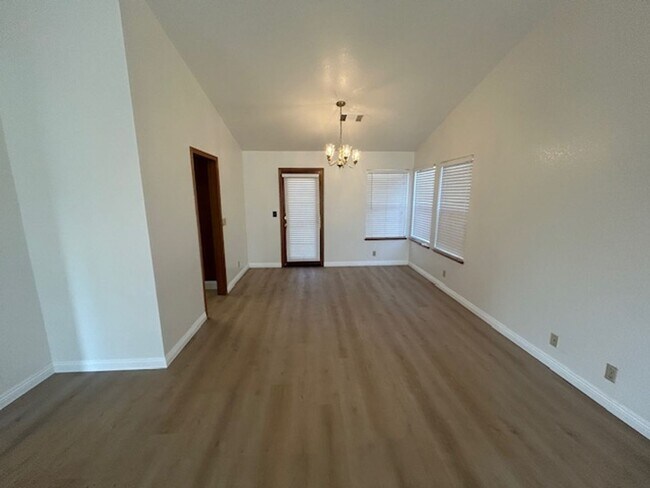 Foto del edificio - 6010 W Cambridge Ave